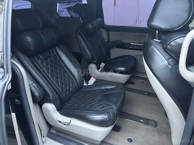 Kia Carnival-5