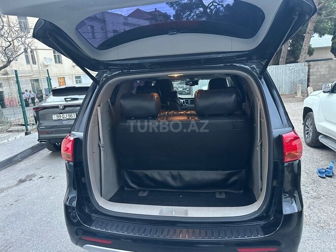 Kia Carnival-9