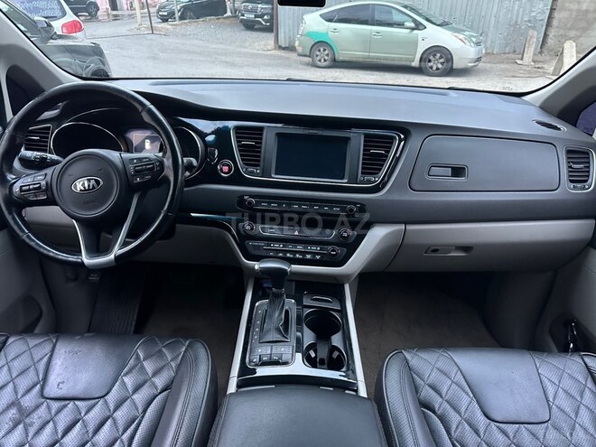 Kia Carnival-11