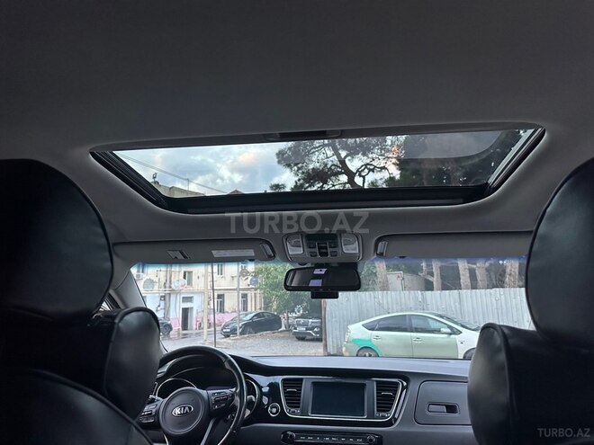 Kia Carnival-12