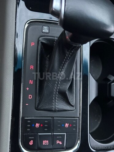 Kia Carnival-17