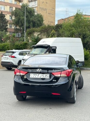 Hyundai Elantra-4