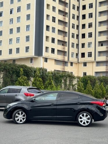 Hyundai Elantra-6