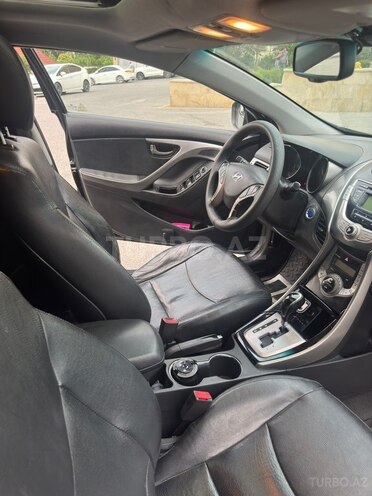 Hyundai Elantra-7