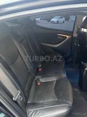 Hyundai Elantra-9