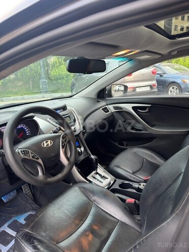 Hyundai Elantra-8