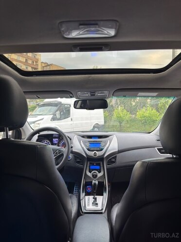 Hyundai Elantra-10