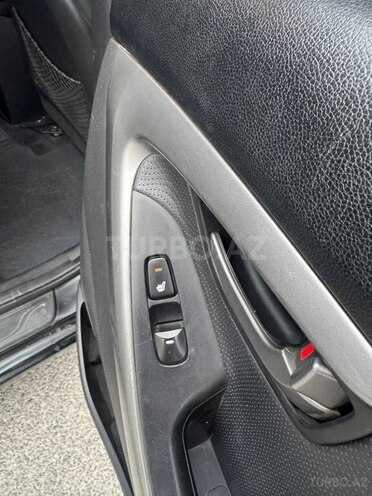 Hyundai Elantra-11