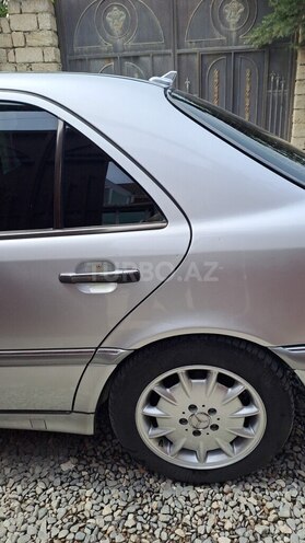 Mercedes C 240-11