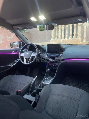 Hyundai Accent-3