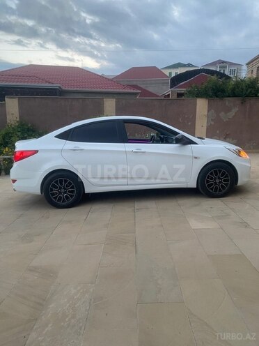 Hyundai Accent-4