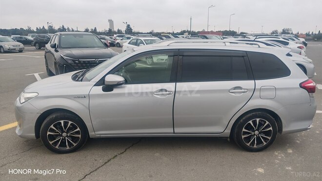 Toyota Corolla Fielder-2