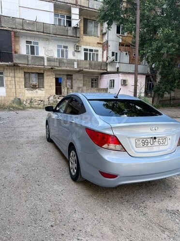 Hyundai Accent-13