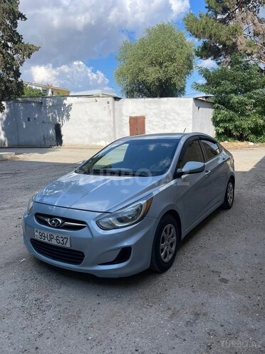 Hyundai Accent-12