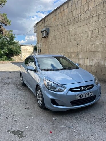 Hyundai Accent-15
