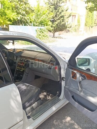 Mercedes E 280-6