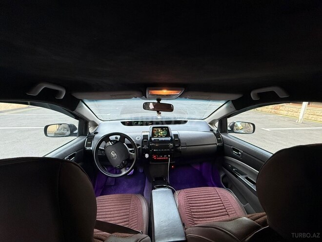 Toyota Prius-12