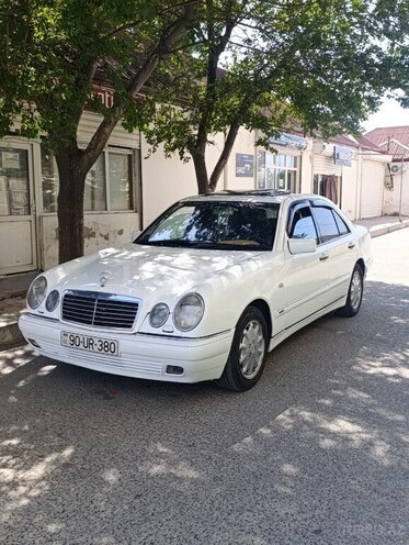 Mercedes E 280-8
