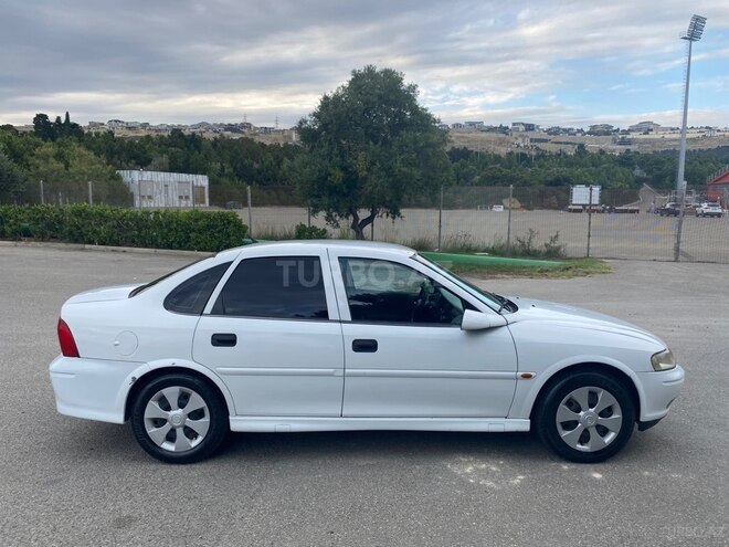 Opel Vectra-4