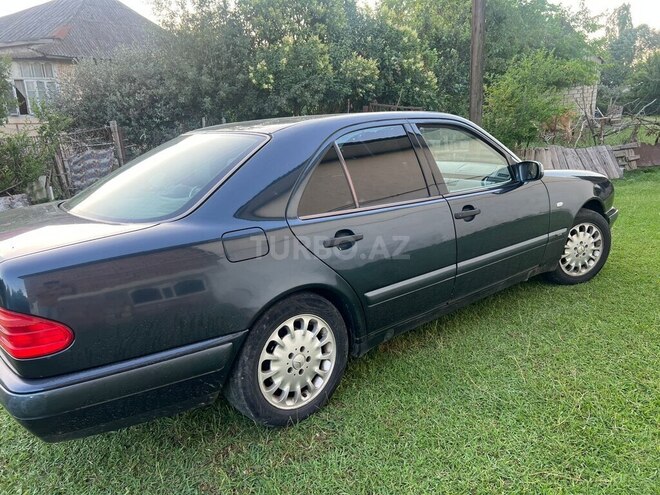 Mercedes E 200-4