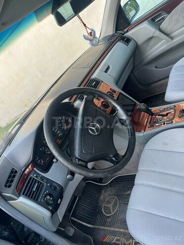 Mercedes E 200-5