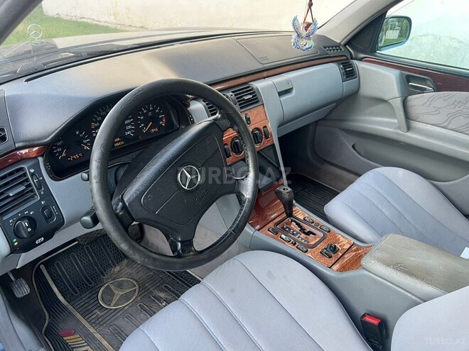 Mercedes E 200-6