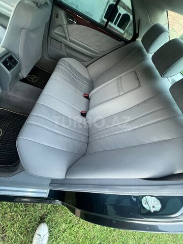 Mercedes E 200-8