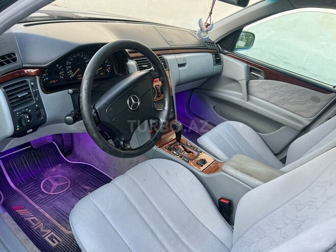 Mercedes E 200-7
