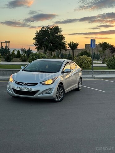 Hyundai Elantra-1