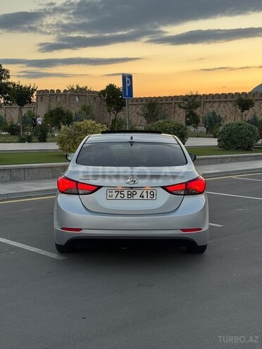 Hyundai Elantra-4