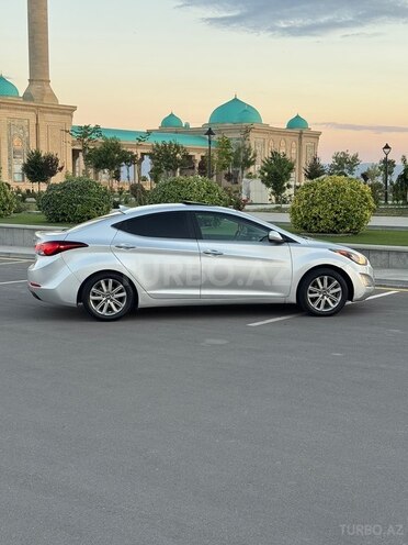 Hyundai Elantra-6