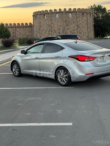 Hyundai Elantra-8