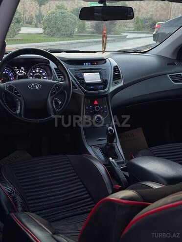 Hyundai Elantra-11