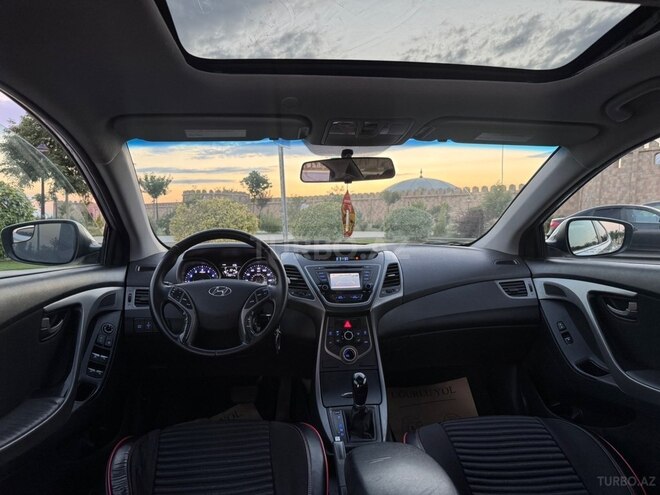 Hyundai Elantra-16