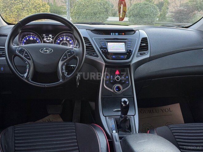 Hyundai Elantra-12