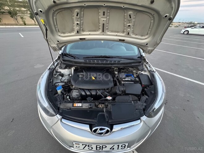 Hyundai Elantra-15