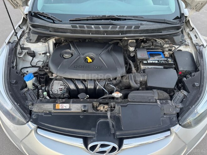 Hyundai Elantra-14