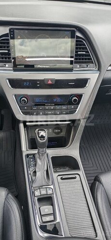 Hyundai Sonata-15