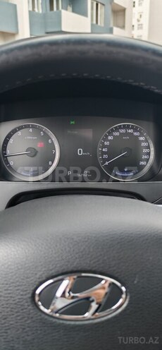 Hyundai Sonata-16