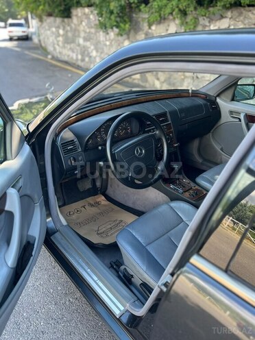 Mercedes C 200-17