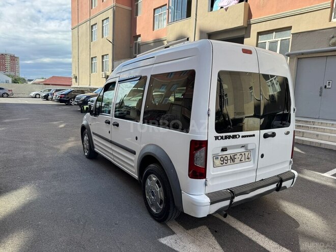 Ford Tourneo Connect-12