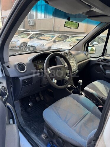 Ford Tourneo Connect-14