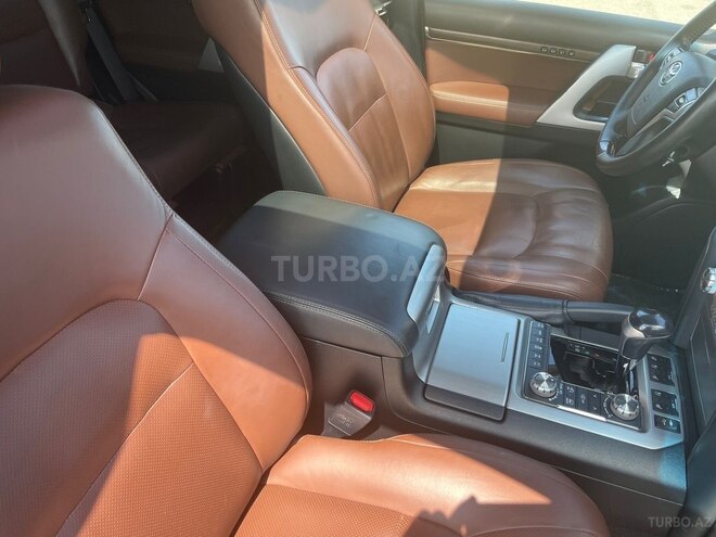 Toyota Land Cruiser-12