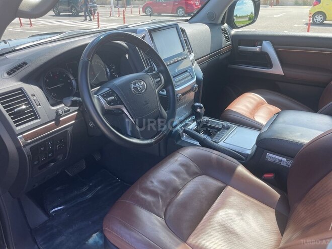 Toyota Land Cruiser-6