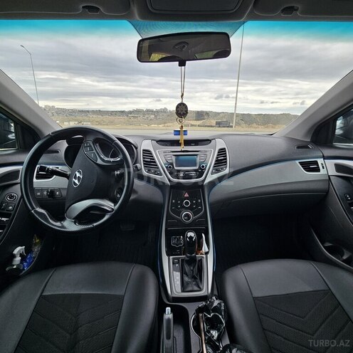 Hyundai Elantra-4