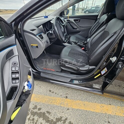Hyundai Elantra-5
