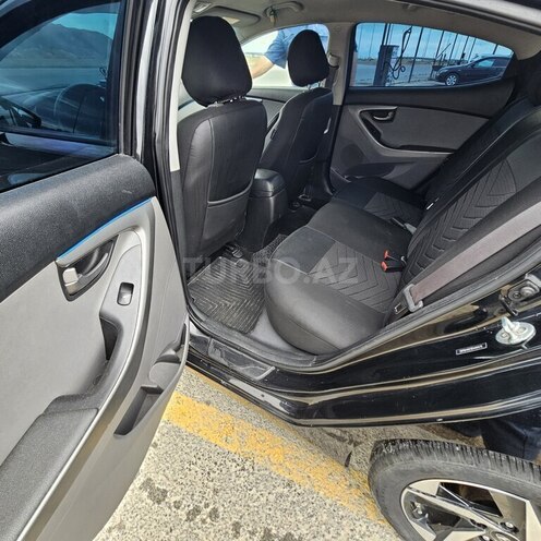 Hyundai Elantra-6
