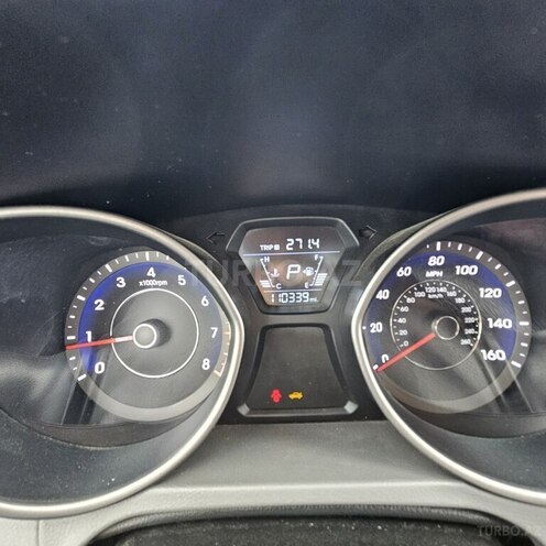 Hyundai Elantra-9