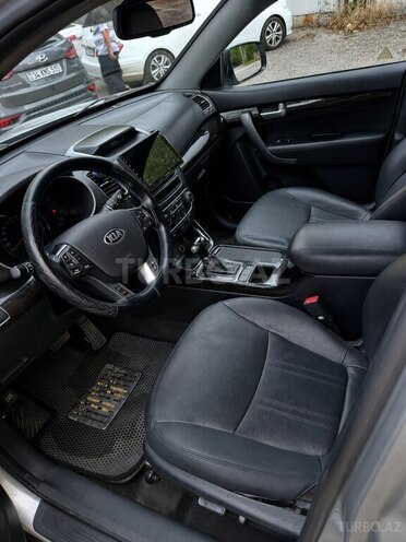 Kia Sorento-8