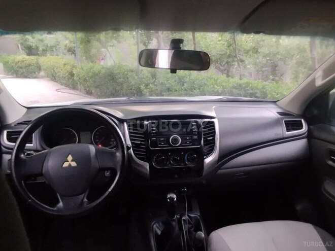 Mitsubishi L200-4